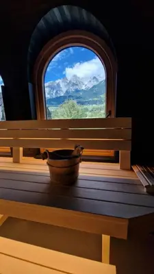 Ein allgemeiner Bergblick oder ein Berglick von des Ferienhauses aus