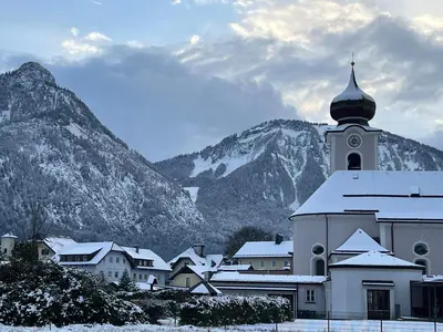 Ein allgemeiner Bergblick oder ein Berglick von der Ferienwohnung aus