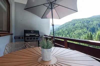 Ein allgemeiner Bergblick oder ein Berglick von der Ferienwohnung aus