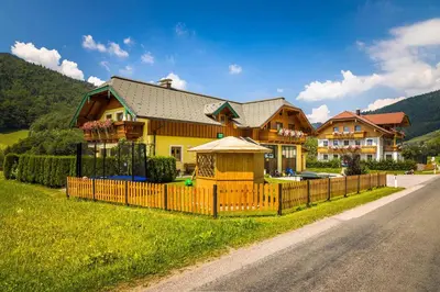 Ein allgemeiner Bergblick oder ein Berglick von der Ferienwohnung aus