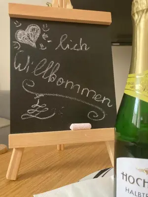 Getränke in der Unterkunft Ferienwohnung im Zentrum mit Balkon und Parkplatz