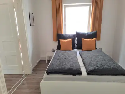 Ein Bett oder Betten in einem Zimmer der Unterkunft Ferienwohnung im Zentrum mit Balkon und Parkplatz