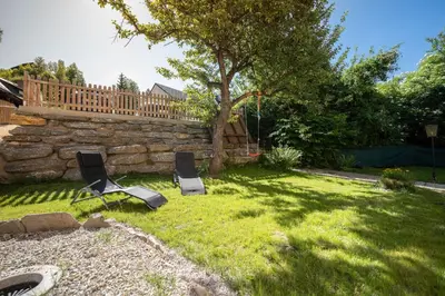 Ein Garten an der Unterkunft Ferienhaus Zur alten Mühle