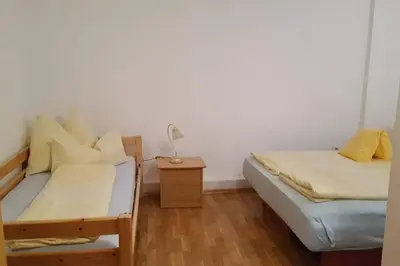 Ein Bett oder Betten in einem Zimmer der Unterkunft Helles und großzügiges Souterrain Appartement
