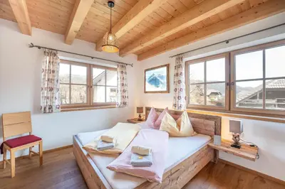 Ein Sitzbereich in der Unterkunft Chalet Fischerkogel an der Skipiste