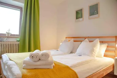 Ein Bett oder Betten in einem Zimmer der Unterkunft Gutshof zum Wurzgarten