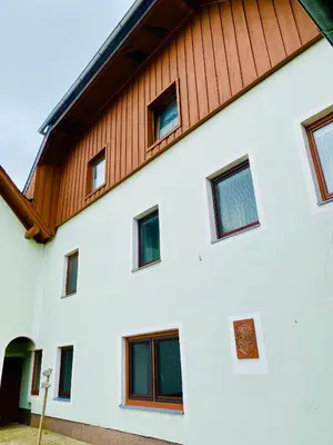 Das Gebäude in dem sich das Privatzimmer befindet